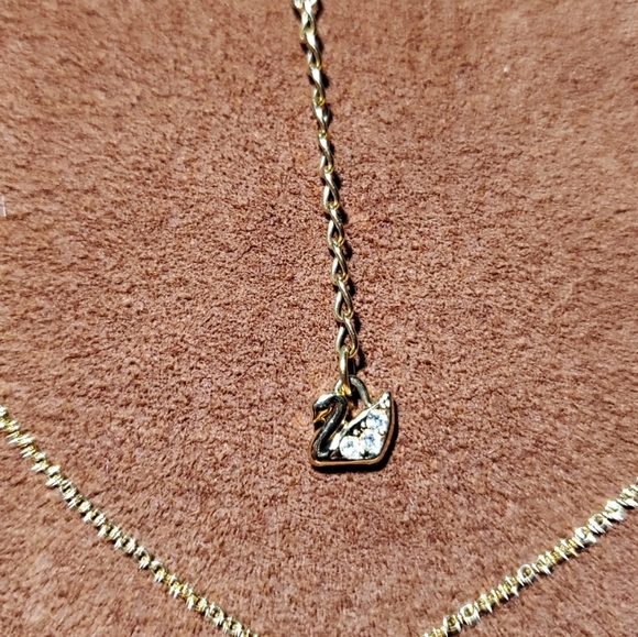 Gold Tone Swarovski Necklace With Crystal Encrusted Star Pendant - Picture 8 of 8